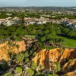 Pine Cliffs מלון 5*