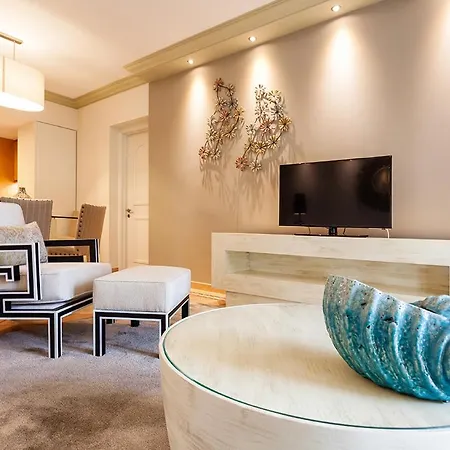 Pine Cliffs فندق