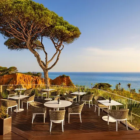 Pine Cliffs Hotell